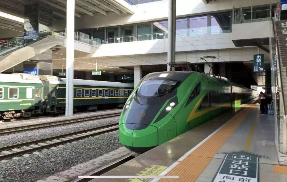 延长到站 西宁~合肥 t390/89 次延长至杭州,并降低列车等级