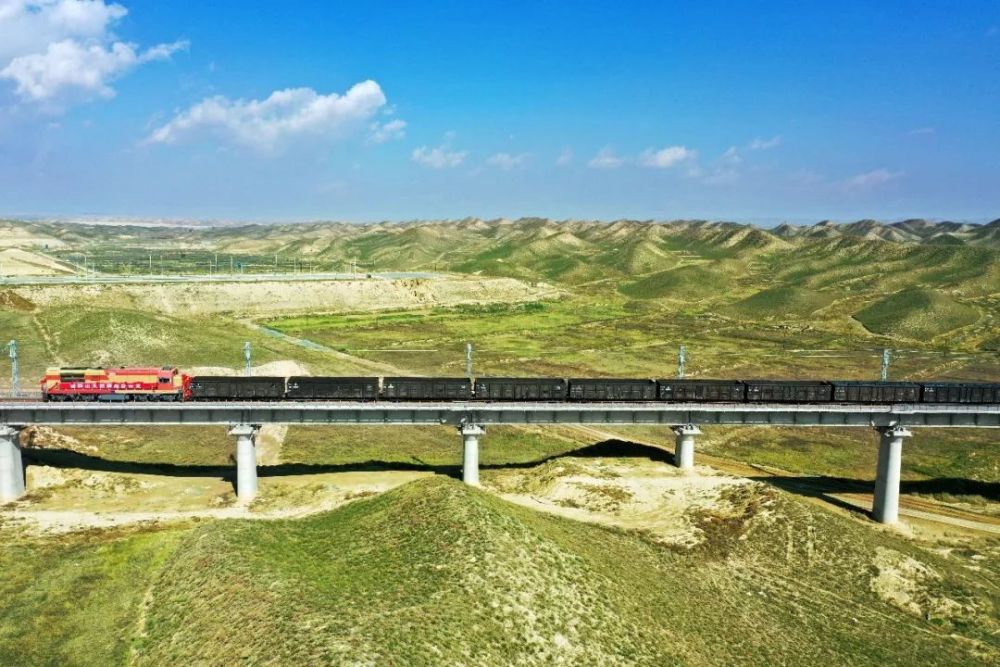 兰州新区"朱中铁路"开通运营!