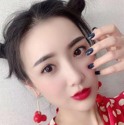 看赵姝的高清照片,也算是个长相清秀的姑娘了.