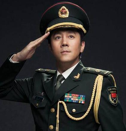 娱乐圈里军衔的五位明星,韩红是其一,最后的他全网都肃然起敬!