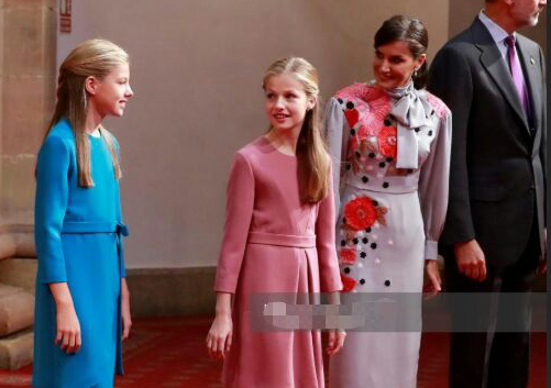 莱昂诺尔公主的首个女王储公务,小紫裙优雅高