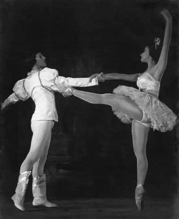 古巴国宝芭蕾大师艾丽西亚阿隆索因病逝世享年98岁