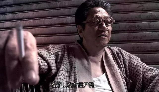 道长阿友(陈友饰演),出生于道士家族.