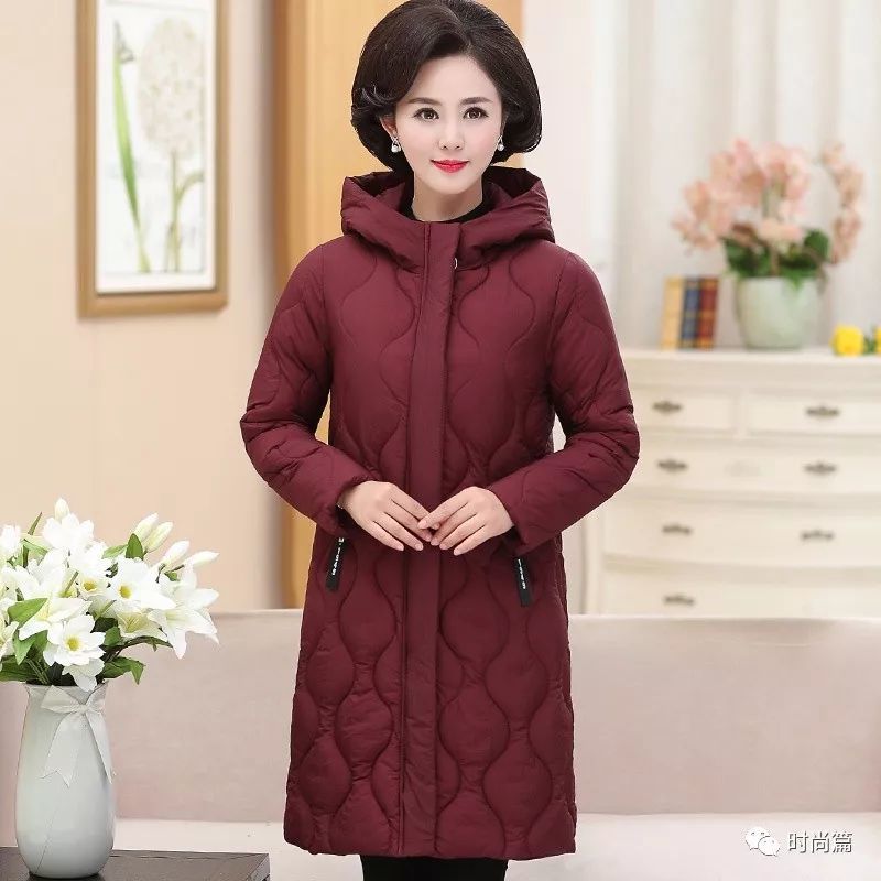 小棉衣一出,羽绒服要气死了!四五十岁女人穿,保暖又显年轻
