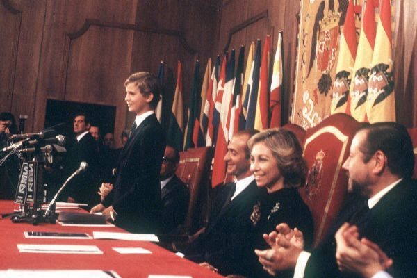 我承诺为西班牙服务:14岁莱昂纳尔公主将更