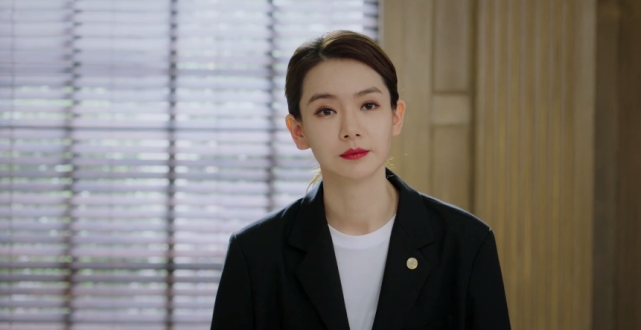 戚薇新剧霸气登场,网友:本以为是个王者,没想到是个菜鸟