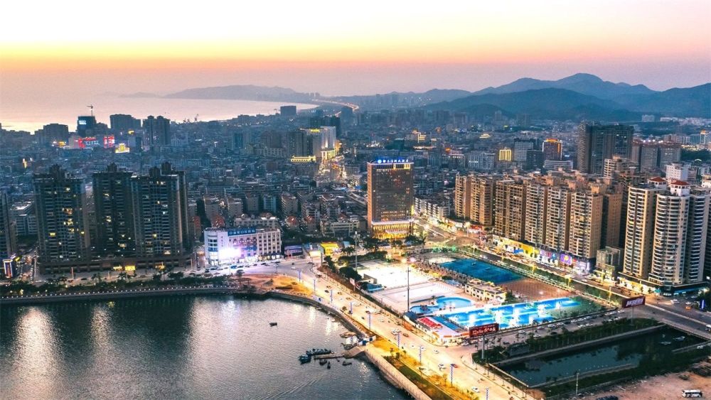南方一座"可惜"的沿海城市,与香港隔海相望,却没能发展起来