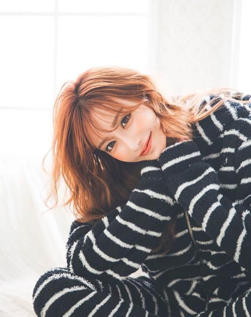 田町一家超难订位餐厅,随后就发现了新男伴hiro(本名:森内宽树)的身影