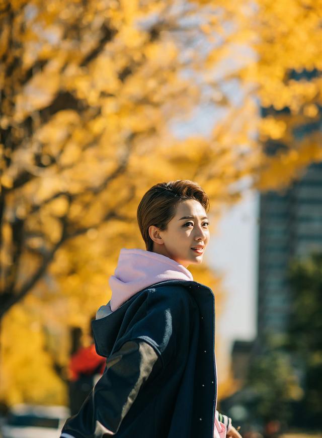 《马大帅》中的马小翠,当初很稚嫩,如今一头短发很俊朗