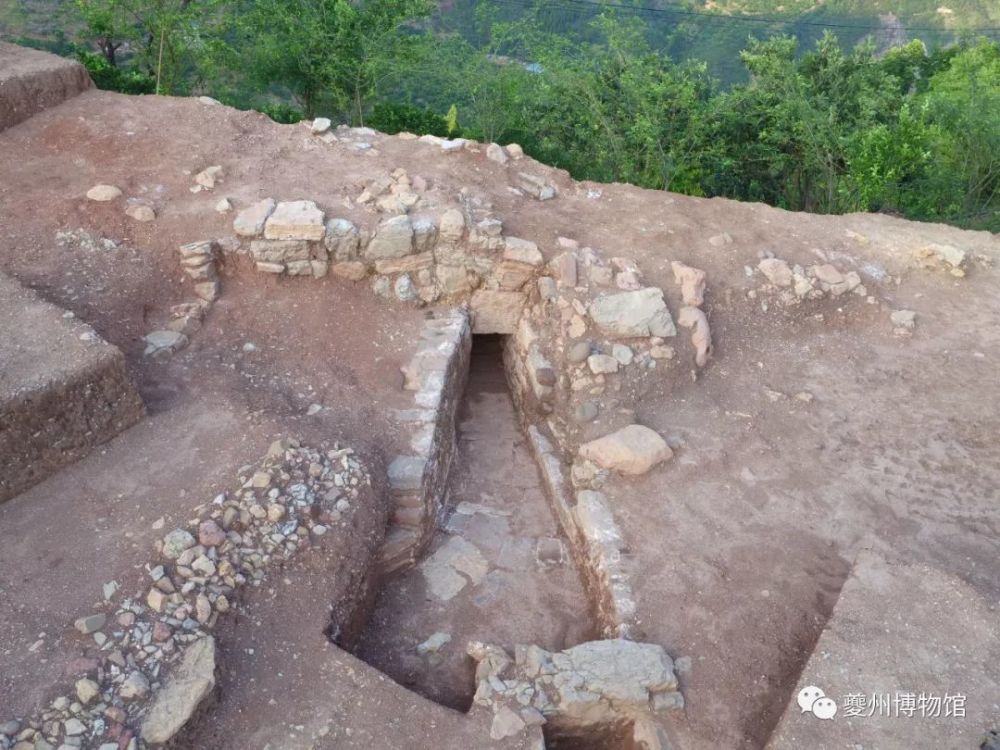 子阳城樊家台遗址全景(摄影:王铭)子阳城遗址位于奉节县白帝城白帝镇
