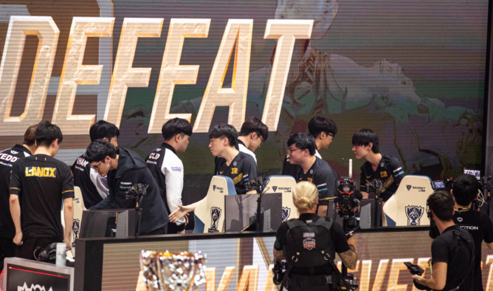 SSW战队战胜皇族夺冠 与RNG小组赛同天