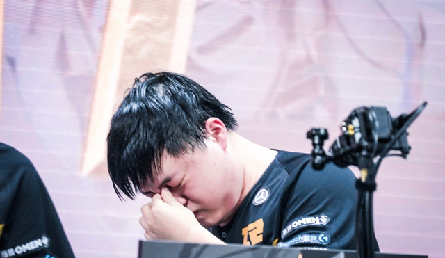 uzi哭了登微博热搜香锅一句珍惜眼前人让rng粉丝泪目