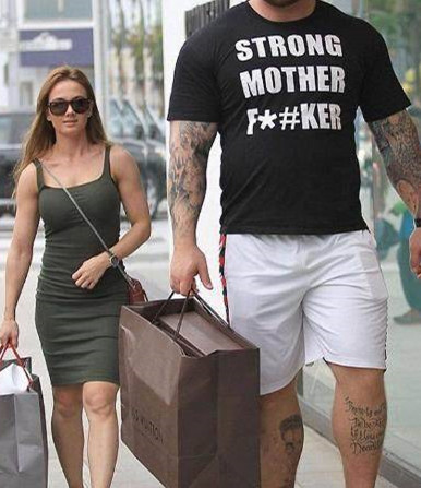 2米06的大力士,胳膊比妻子的腰还粗,嫁给他会幸福吗?妻子很耿直