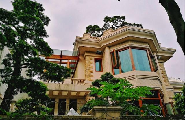 因为二沙岛的那些别墅,基本上每座都要几千万元,过亿元的也不在少数!