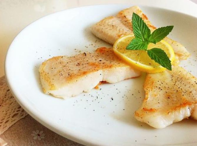 周末美食柠檬香煎龙利鱼