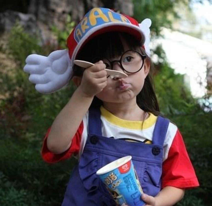 还记得萌翻全网的"真人阿拉蕾"小葡萄吗?八年过去,如今长这样