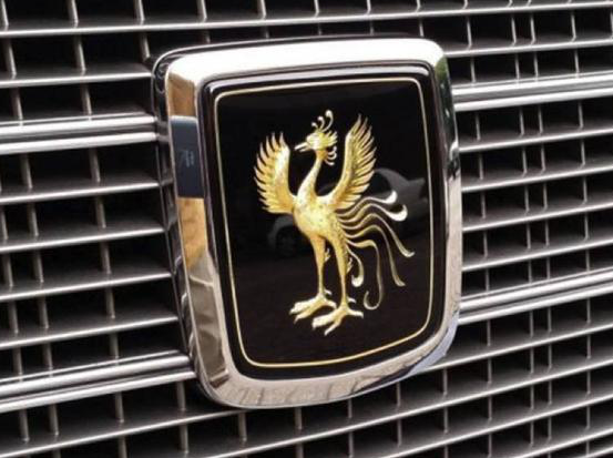 不怕大众带字母就怕丰田有凤凰路上看见这辆车尽量靠边