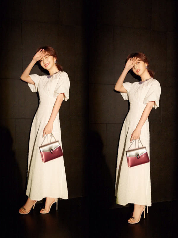 谭松韵出行,穿黑色西装搭阔腿裤,一身黑装不仅显瘦而且显气质!