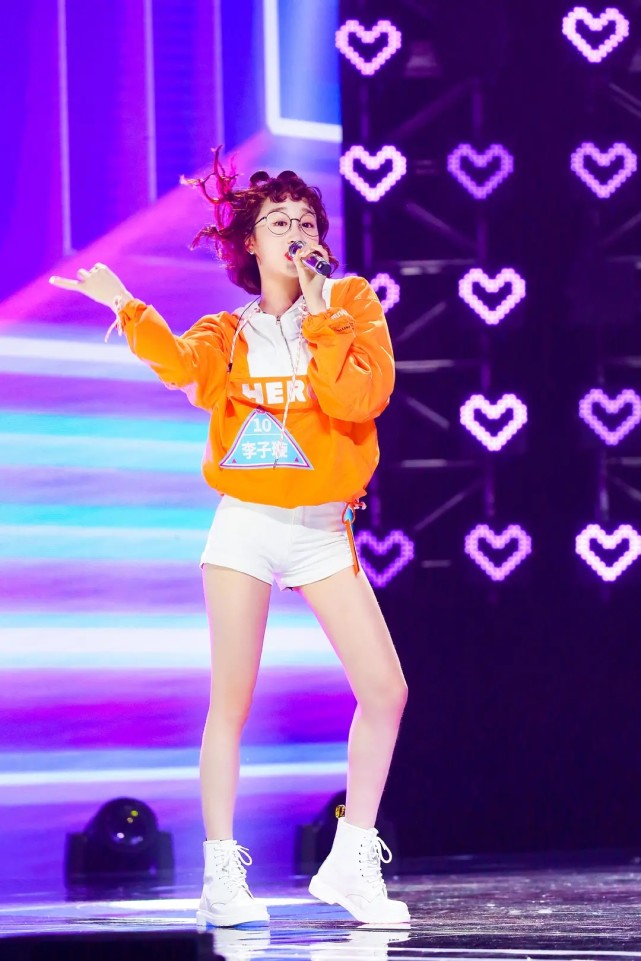 是的,在美女如云的《创造101》里面,小豆子很可能是长相最平凡的那一