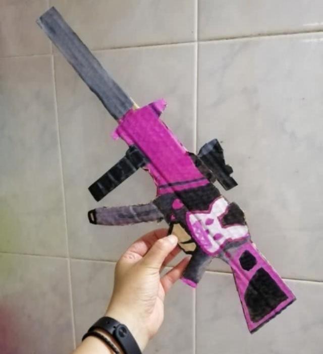 和平精英 玩家使用废弃纸箱 自作吃鸡道具 即绿色又环保 腾讯新闻