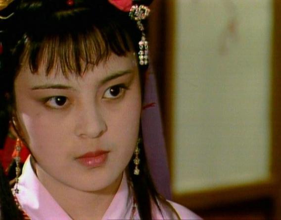 贾探春|贾探春很出色，唯一让人诟病的就是她对赵姨娘的态度，能怪她么？