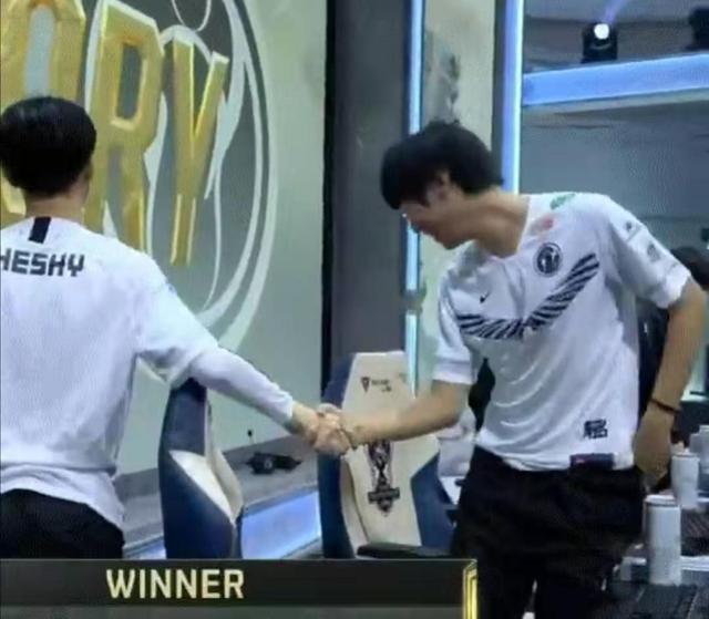 theshy和ning握手破不和传闻!米勒:我们等了半年