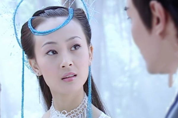 还记得《宝莲灯》里的白无常吗?卸掉浓妆,背后是一个气质美女