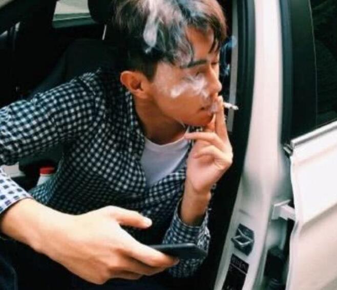 男生烟瘾再大,一旦身体两处"变硬",说明身体已"扛不住",请立即戒烟