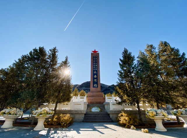 相约红色伊吾,缅怀革命烈士|革命烈士|伊吾县|伊吾烈士陵园|纪念碑