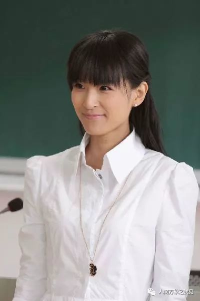 被誉为上海戏剧学院十大美女校花之一她是清纯的知性美女
