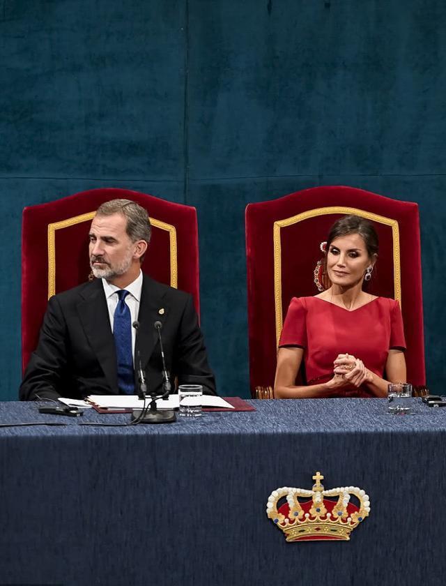 西班牙最美皇后长女首次发表官方演讲!14岁颜