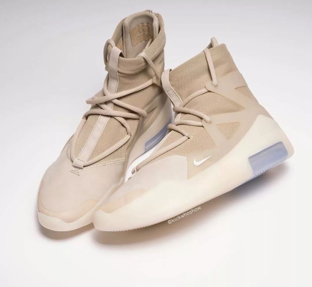去年年底 fear of god x nike 联名系列正式发布,首发鞋款 air fe
