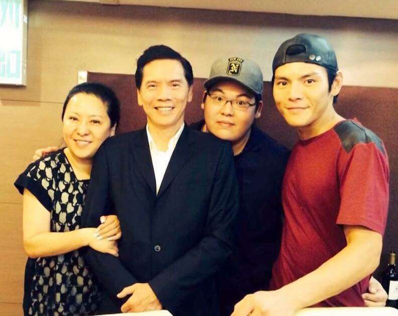 向华强对大儿子极其宠溺却对小儿子不闻不问为什么