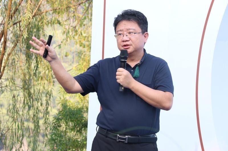 随后,林梆鹏总,黄俊雄总,刘晓博老师,符毅老师,黄东和老师共同为倾注