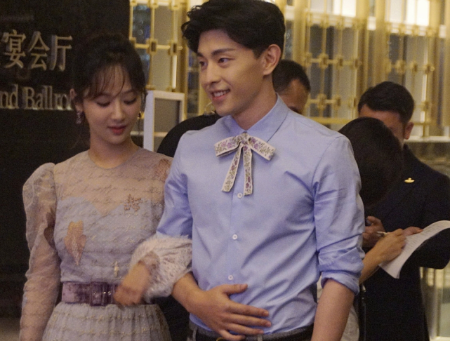 罗云熙胆子大,坦言公主抱的上限是杨紫,还连累李易峰被cue