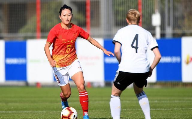 第77分钟,中国队在前场反抢成功,刘艳秋反越位成功,面对门将单刀破门