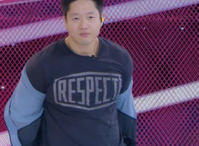 戏外"洪世贤"展示完美身材,强壮肌肉挤爆苹果,网友:凌潇肃?