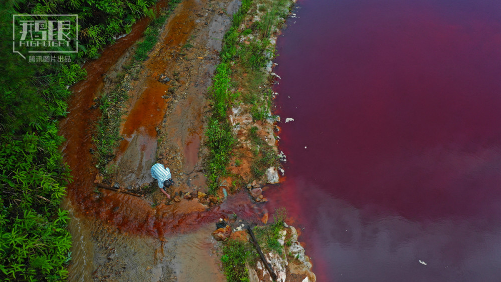 重金属和"毒水"阴影下的村庄:十年无人治理,农田被染成铁锈色