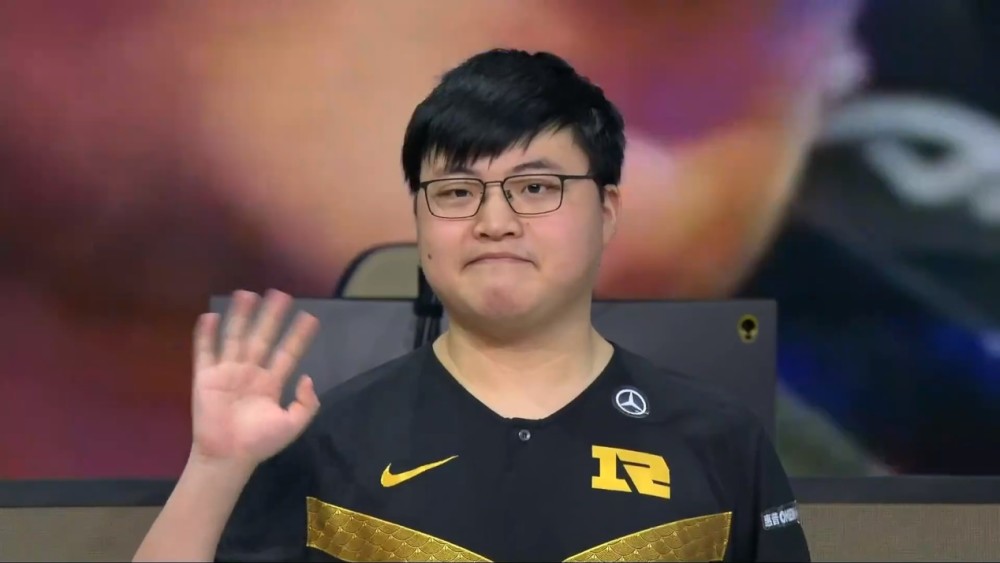 LPL：又反转了？解说雨童和裁判确认，UZI可以上场季后赛