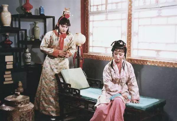 林黛玉|《红楼梦》第34回，宝玉送黛玉两块旧帕，到底有何寓意？