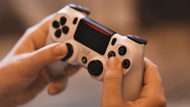 目前可以確定的是,ps5遊戲手柄將支持觸覺反饋,以取代dualshock 4的