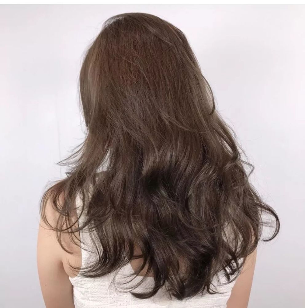 秋冬流行烫半头卷发型