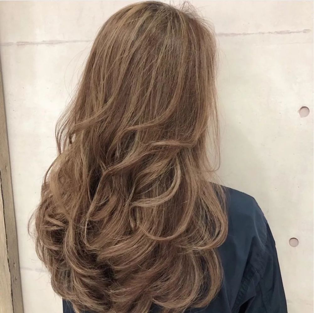 秋冬流行烫半头卷发型