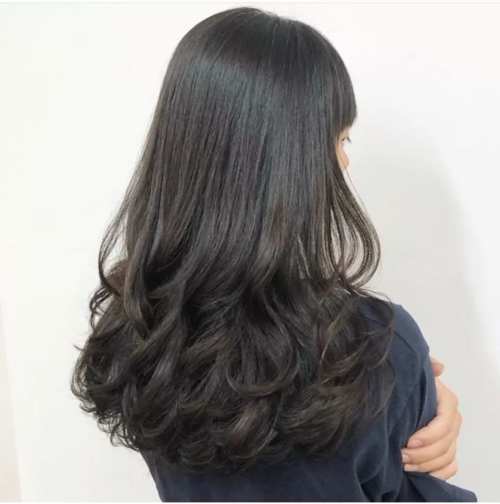 秋冬流行烫半头卷发型