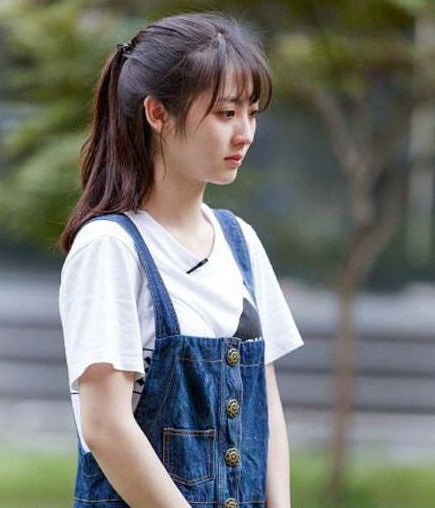 除此之外,张予曦,佟梦实,袁雨萱的发展也非常不错,张予曦也经常在一些