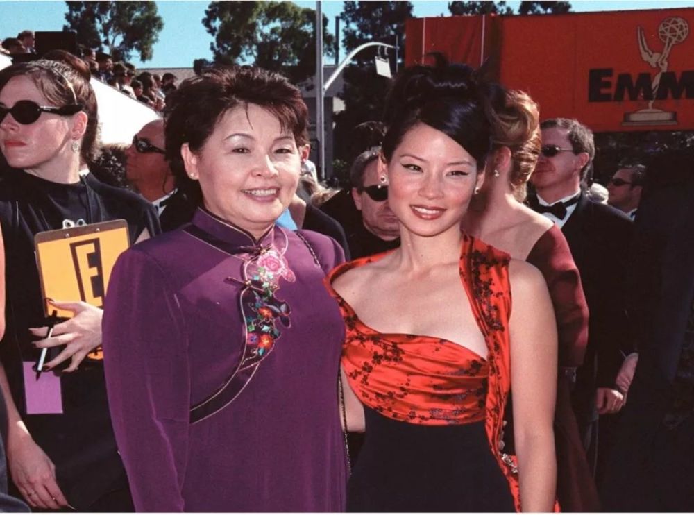 刘玉玲vs邓文迪,两个射手座女人的不同命运