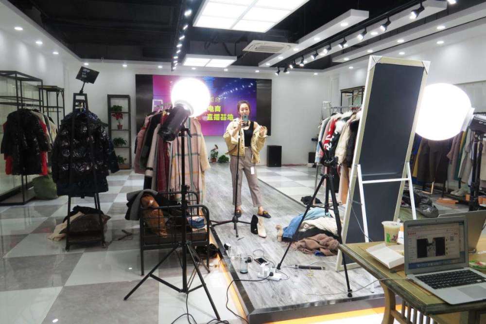 直播电商风口真的过去了吗:直播究竟是未来趋势还是一时热闹