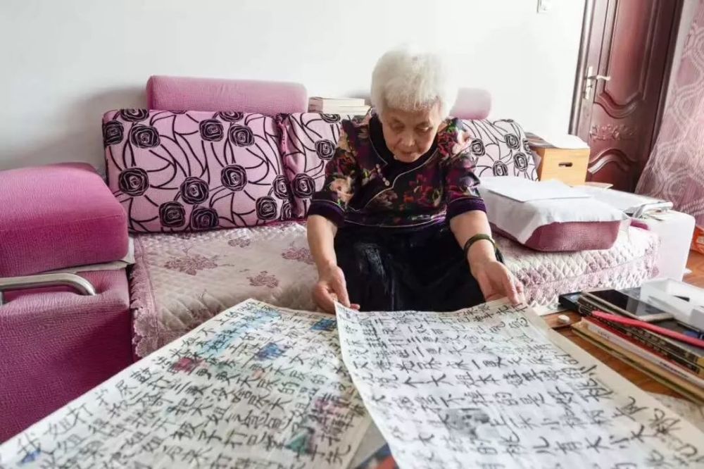 姜果然是老的辣82岁传奇奶奶霸气回应不怕起步晚千万不要懒