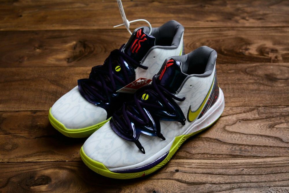 不一样的美:欧文5曼巴精神球鞋开箱