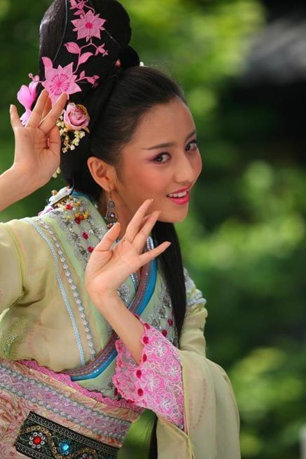 才貌兼备的班婕妤为何在宫斗中败给了在市井中长大的赵飞燕?